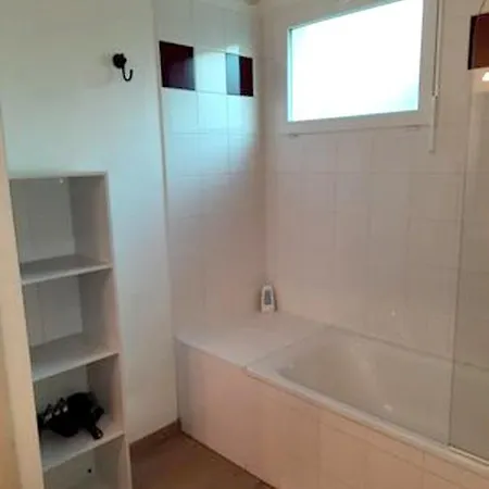 Appartement D'Une Chambre A Aureilhan Avec Piscine Partagee Terrasse Amenagee Et Wifi *